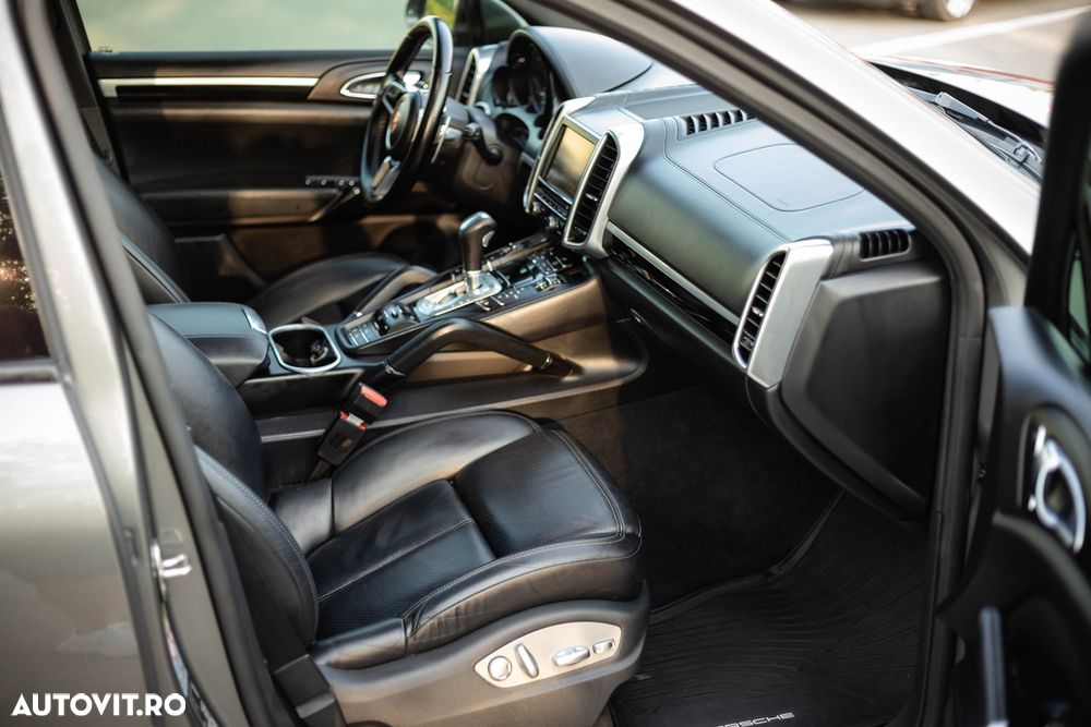 Porsche Cayenne - 22