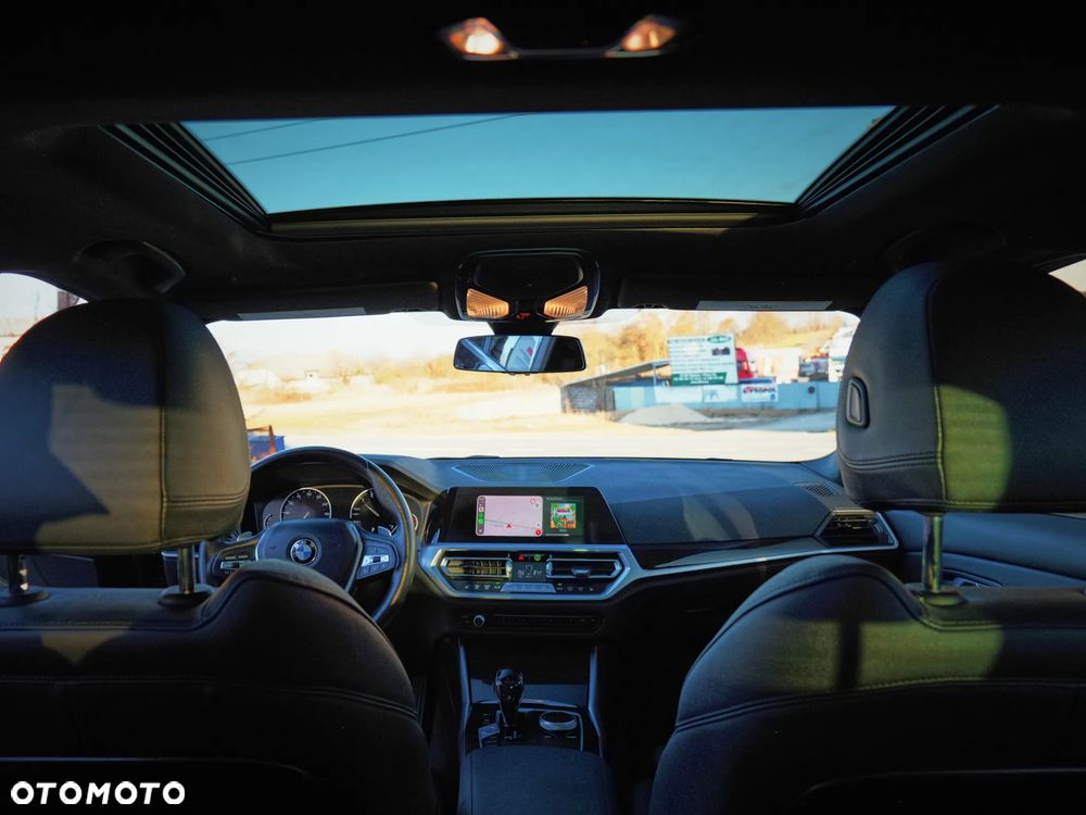 BMW Seria 3 330i xDrive Sport Line - 16