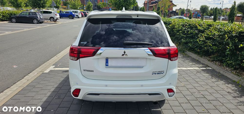 Mitsubishi Outlander Intense + - 7