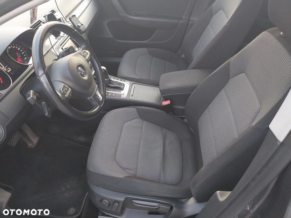 Volkswagen Passat 2.0 TDI Comfortline DSG - 11