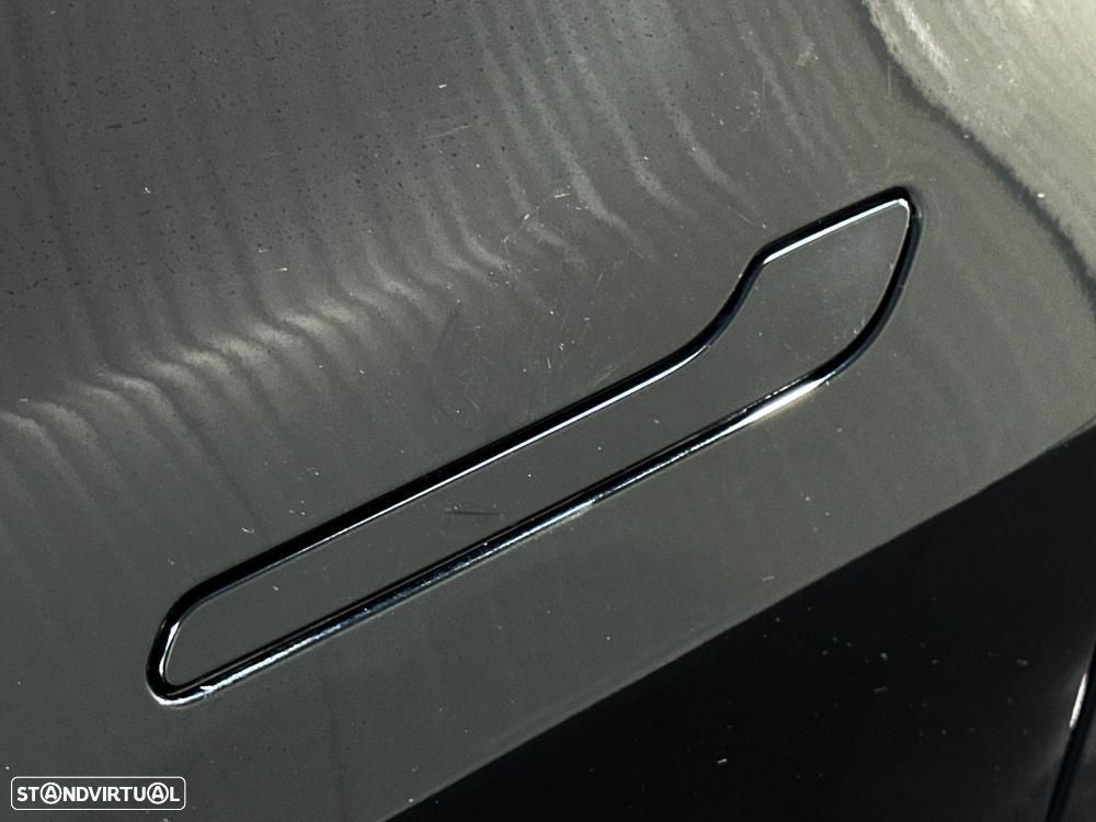 Tesla Model Y Long Range Dual Motor AWD - 18