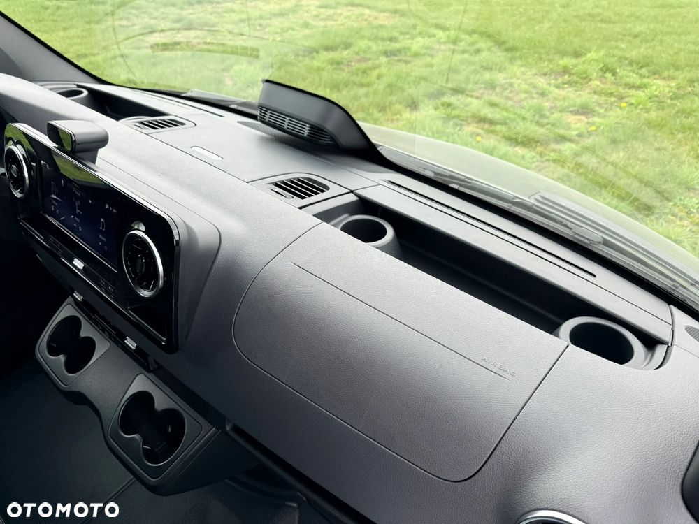 Mercedes-Benz Sprinter - 21