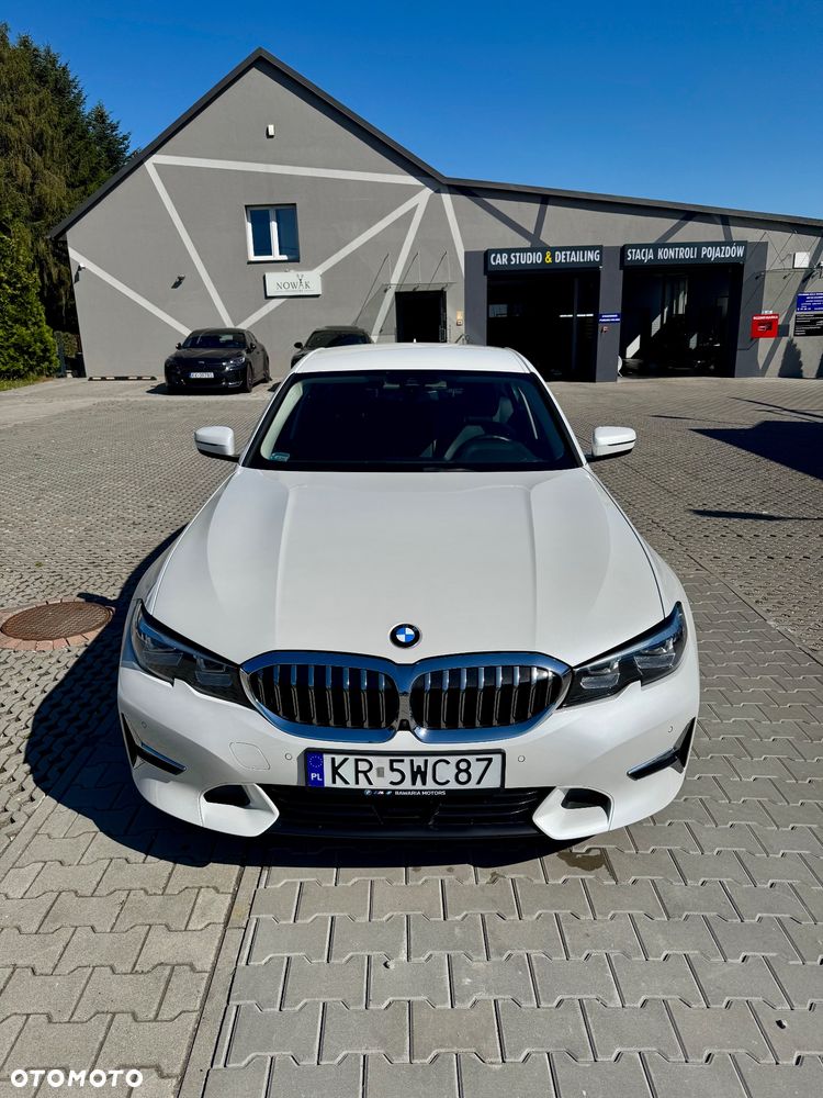 BMW Seria 3 330i xDrive Luxury Line - 3