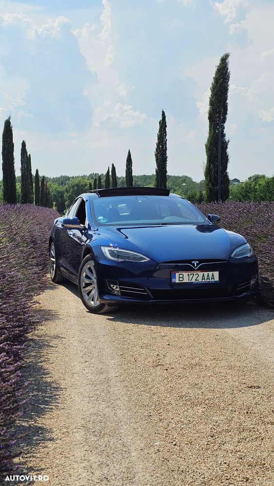 Tesla Model S - 1