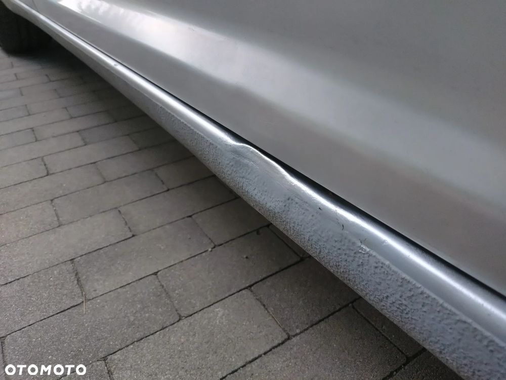 Volkswagen Touran 2.0 TDI DPF Highline - 8
