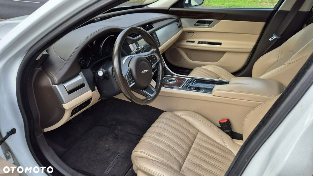 Jaguar XF 20d Sportbrake Prestige - 8