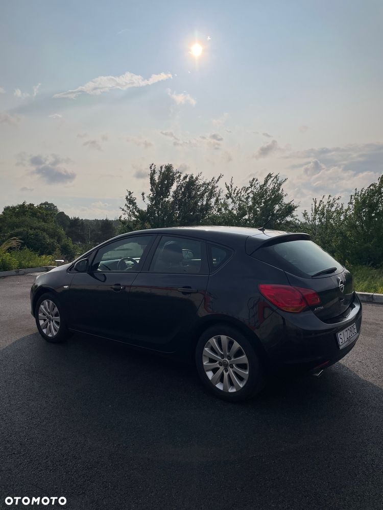 Opel Astra 1.6 T Cosmo - 8