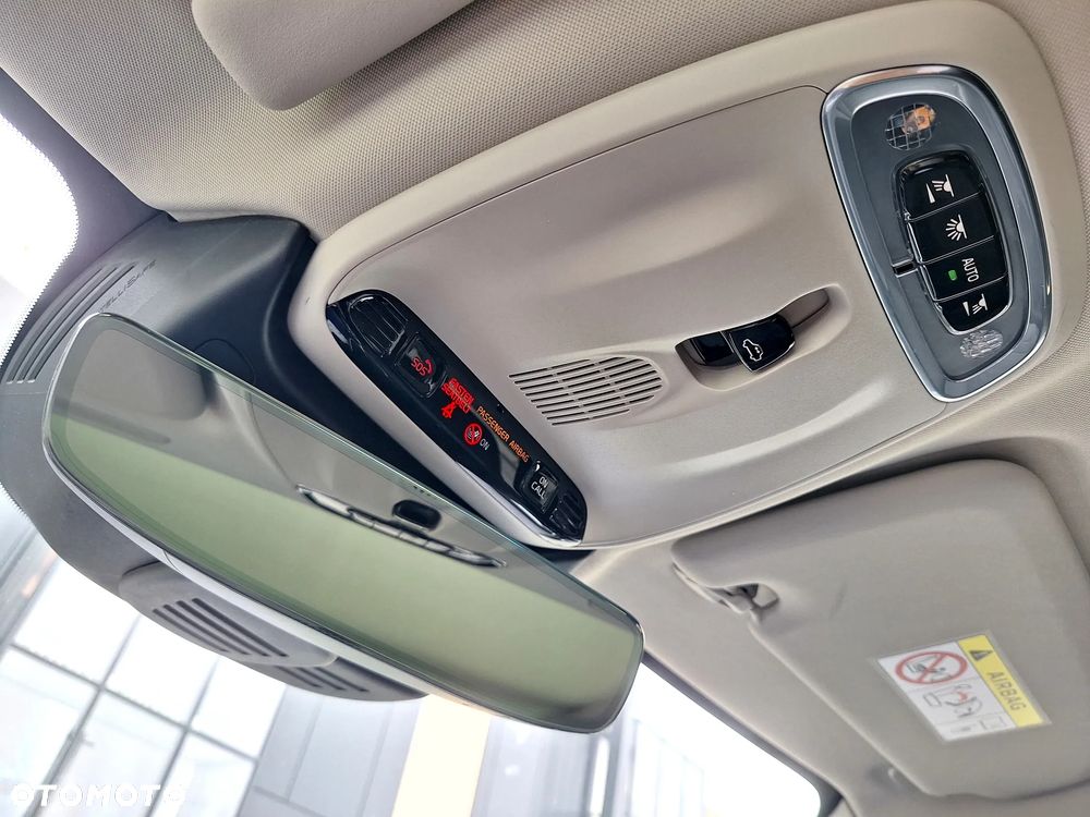 Volvo V60 B4 D Momentum Pro - 39