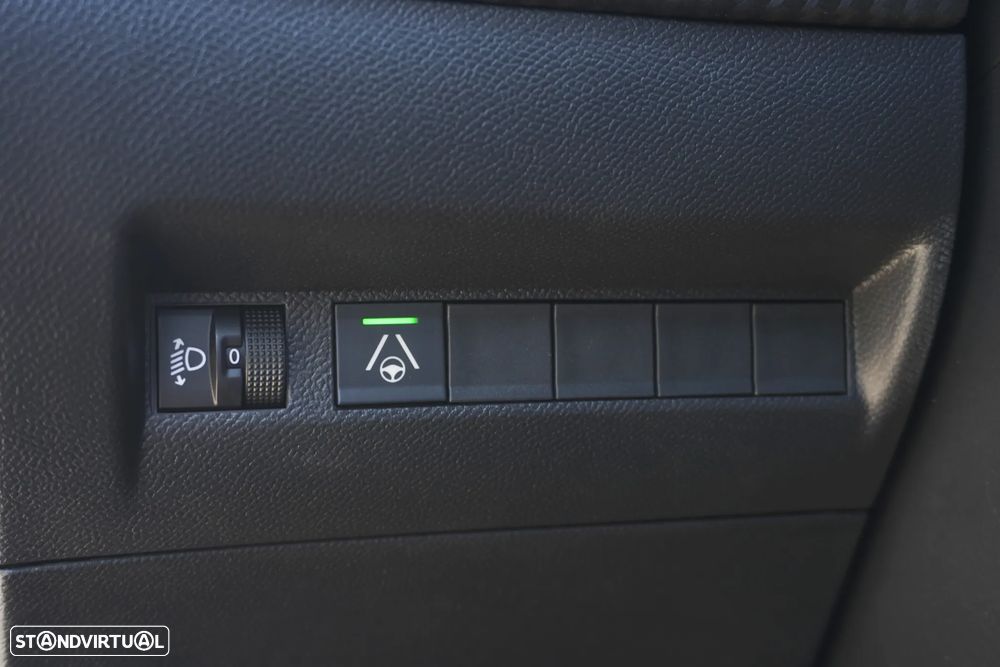 Peugeot 208 1.2 Hybrid Allure e-DCS6 - 13