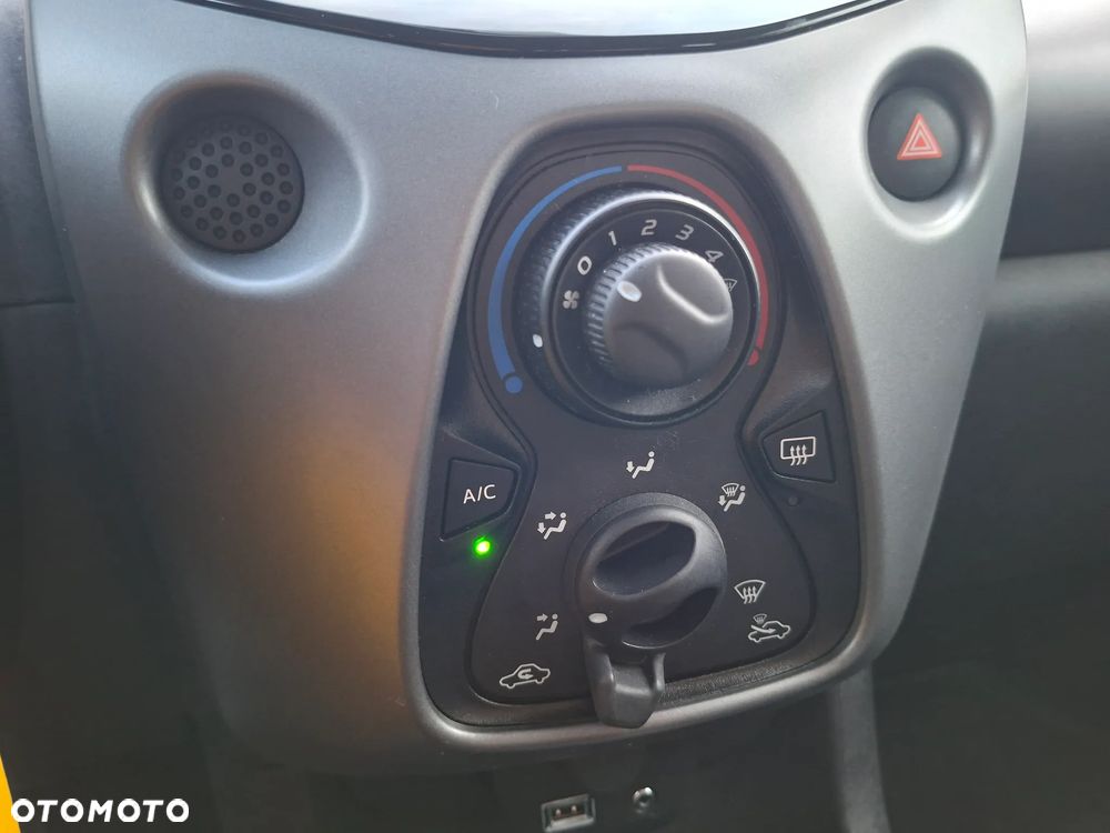 Toyota Aygo x-play connect - 24