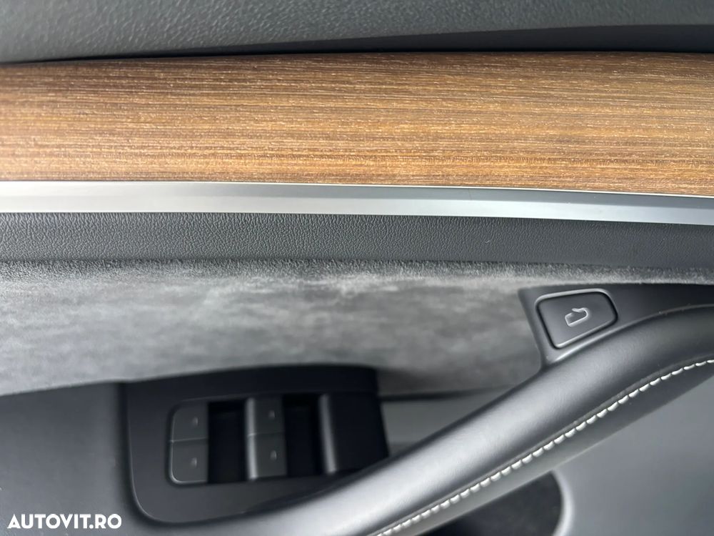 TESLA Model Y 2023 — imagine 23