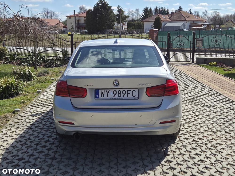 BMW Seria 3 320i xDrive - 6