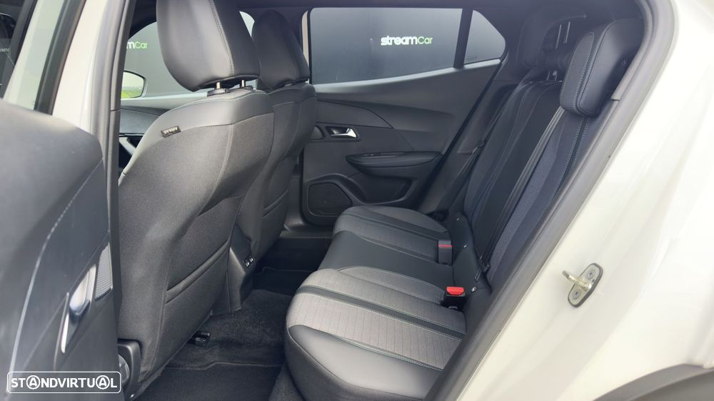 Peugeot 2008 1.2 PureTech Allure Pack EAT8 - 28
