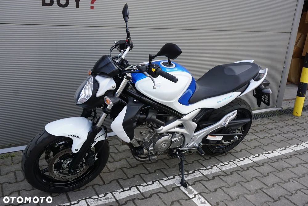 Suzuki Gladius - 11