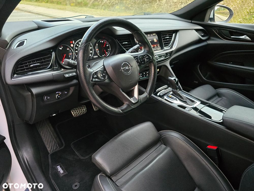 Opel Insignia 2.0 T 4x4 GSi S&S - 11
