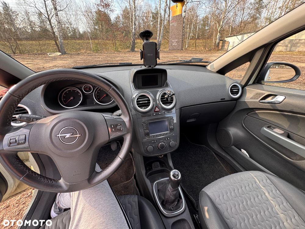 Opel Corsa 1.4 16V Cosmo - 19