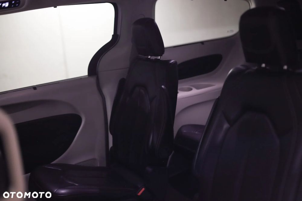 Chrysler Pacifica - 18