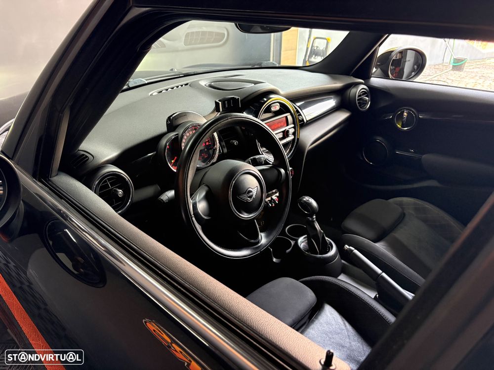 MINI 5 Portas Cooper D Aut. - 45