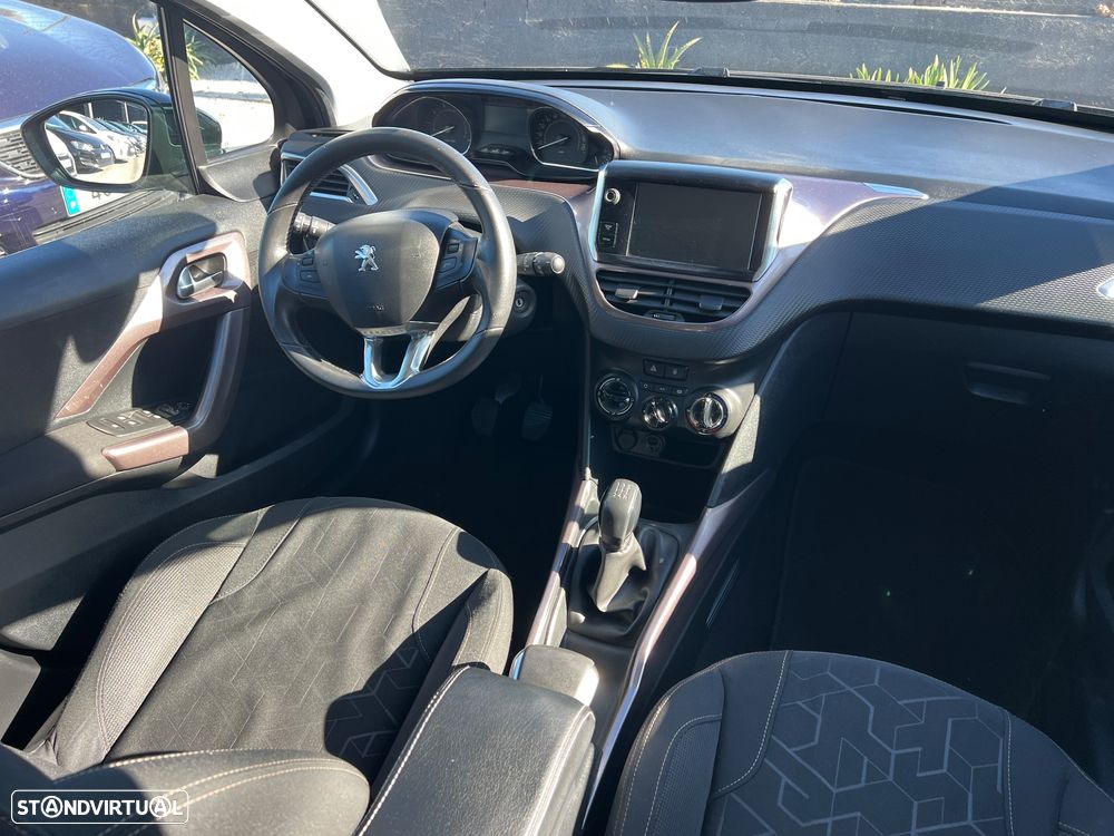 Peugeot 2008 1.2 PureTech Allure - 12