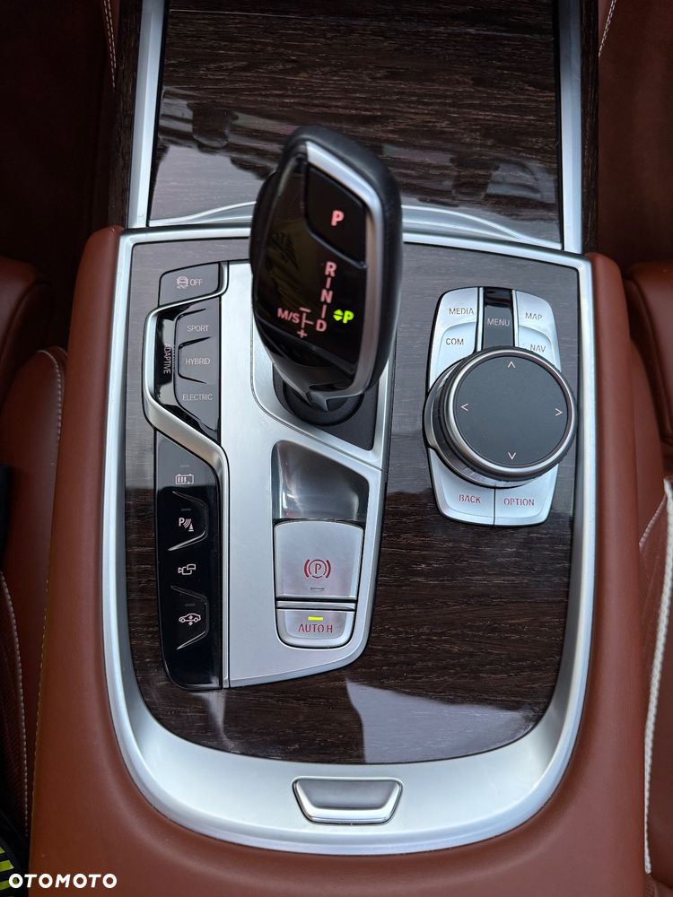 BMW Seria 7 745e - 30