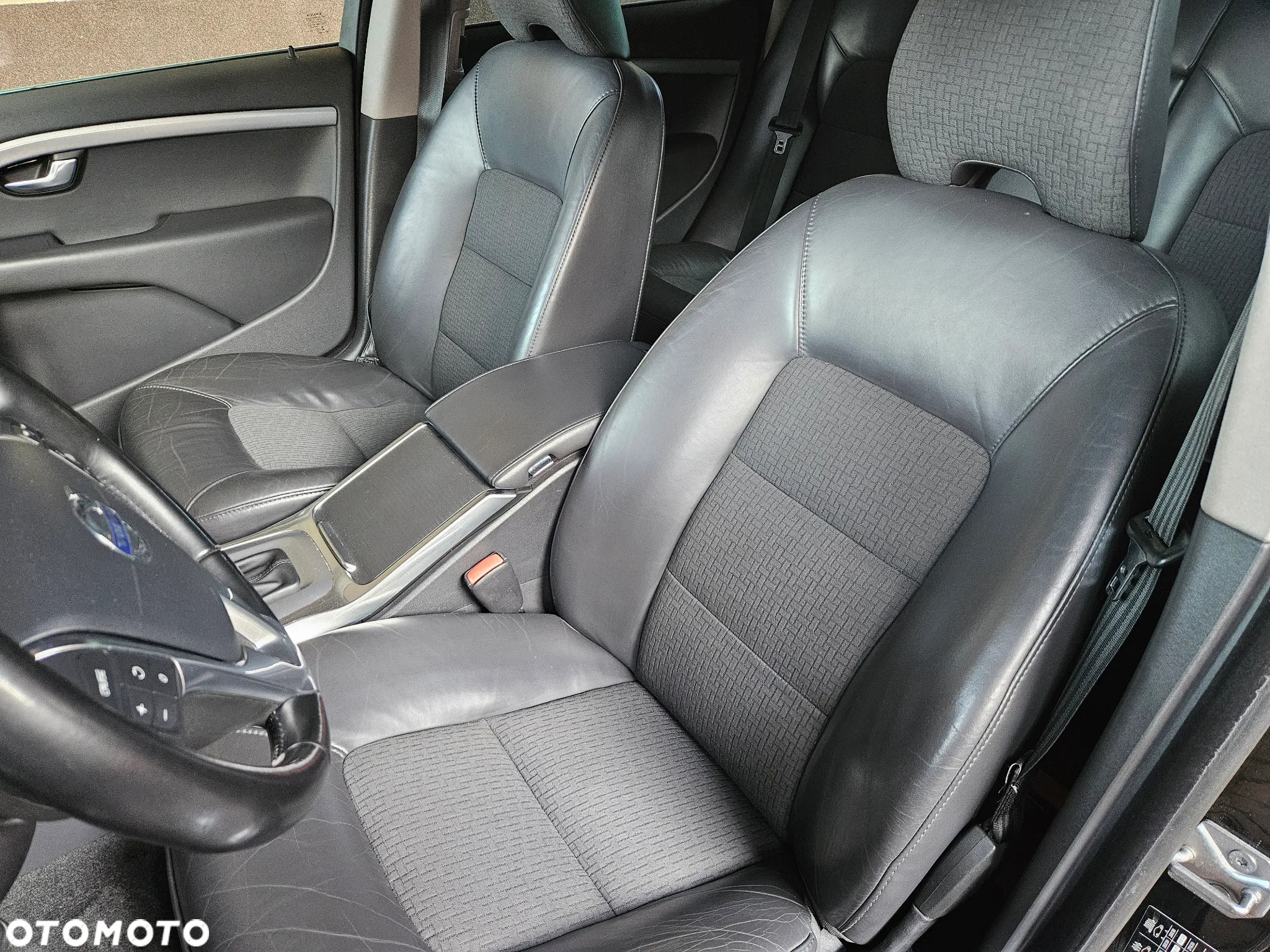 Volvo V70 D4 Geartronic Momentum - 24