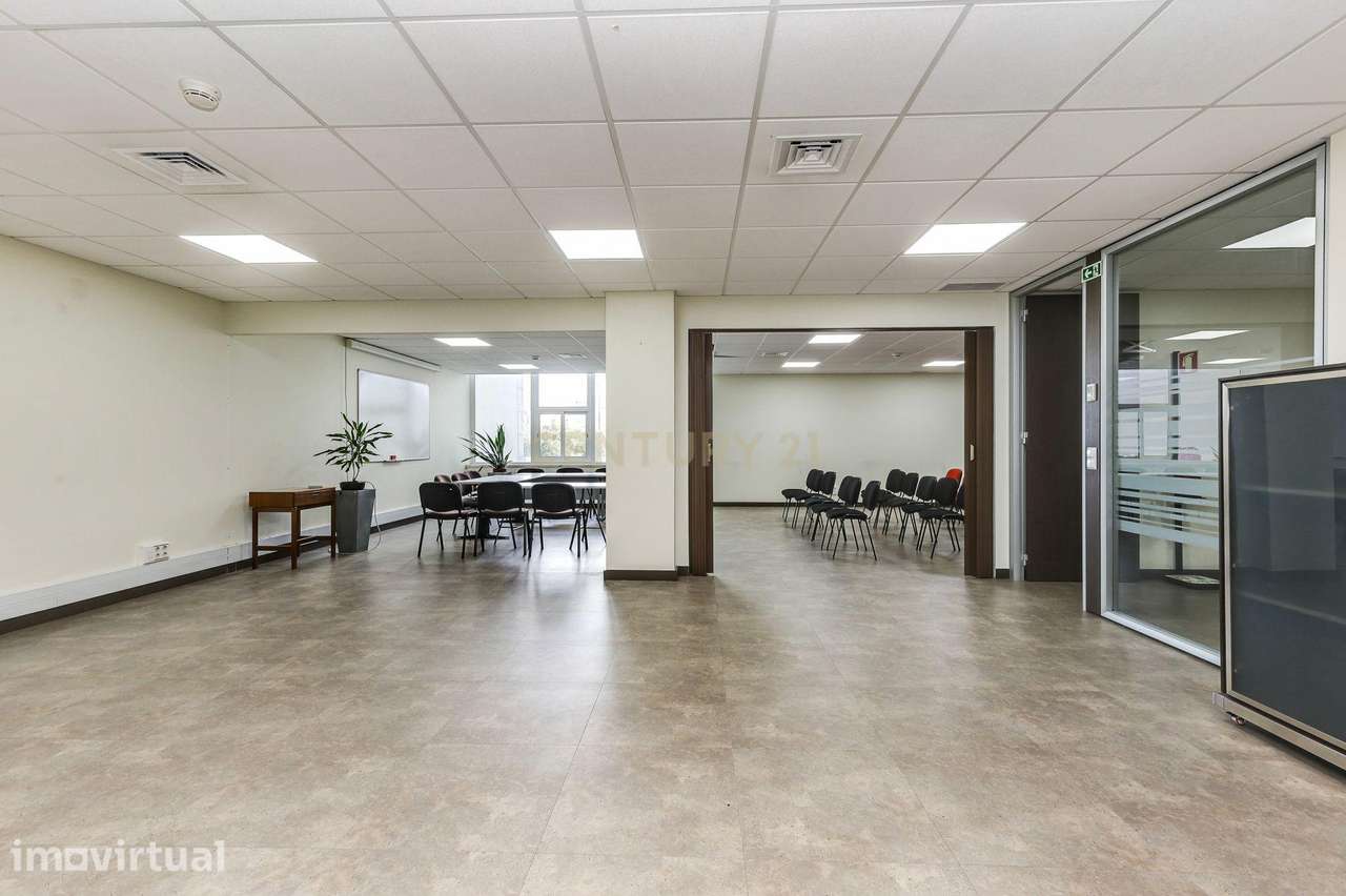Espaço Comercial com 6 Lugares Garagem - Grande imagem: 2/46