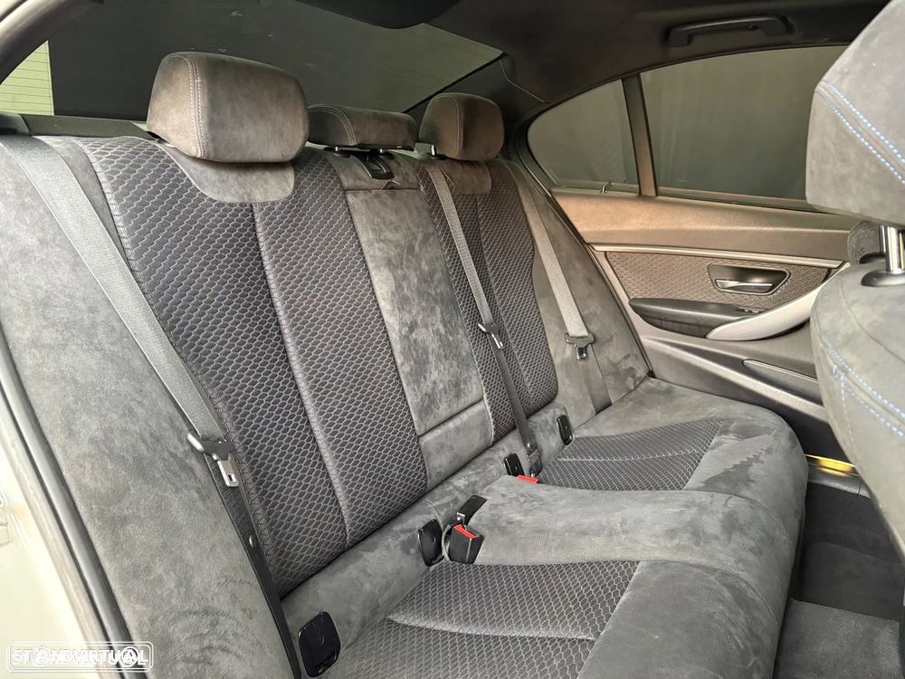 BMW 320 d xDrive Pack M - 14