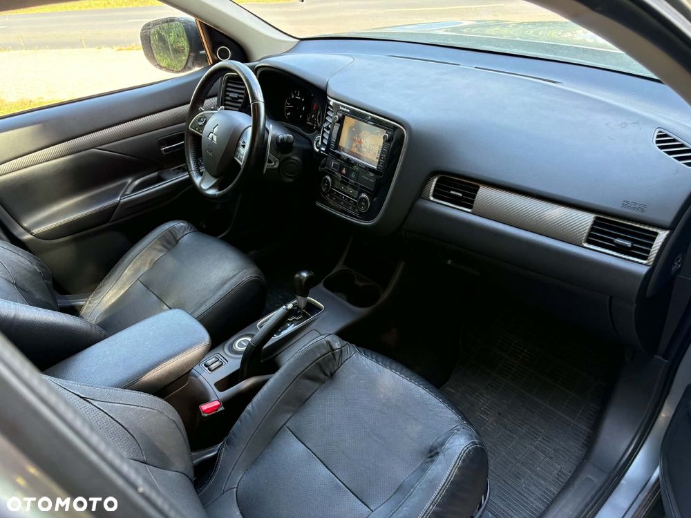 Mitsubishi Outlander - 13