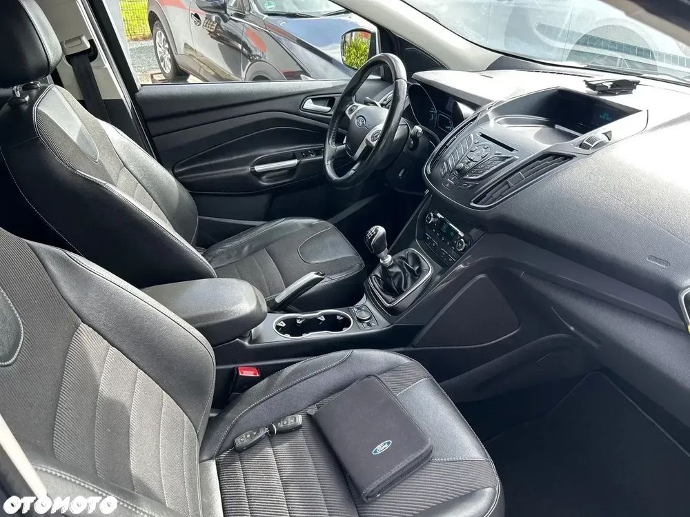 Ford Kuga 2.0 TDCi 2x4 Titanium - 16