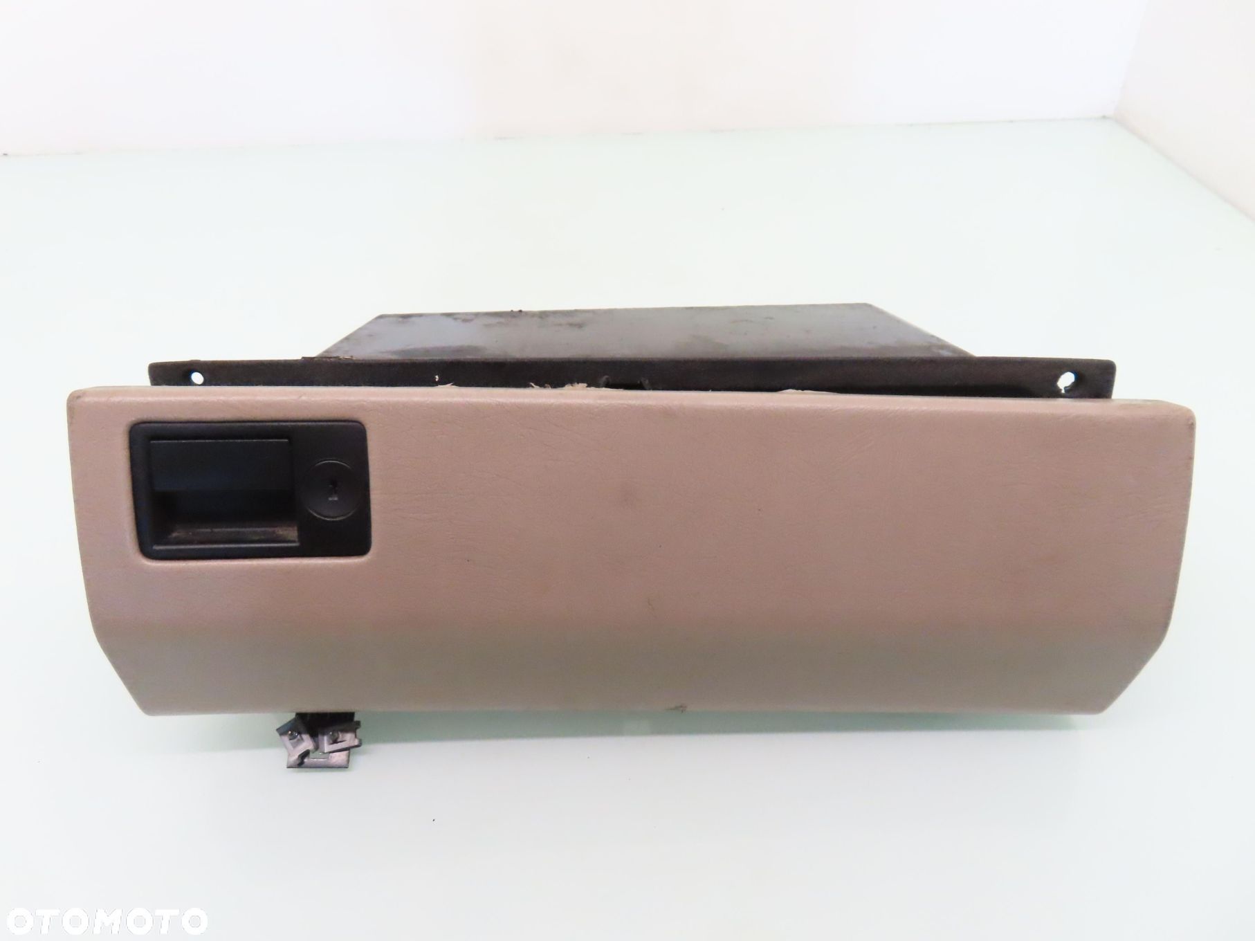 SCHOWEK PASAZERA VOLVO 850 9132989 - 1