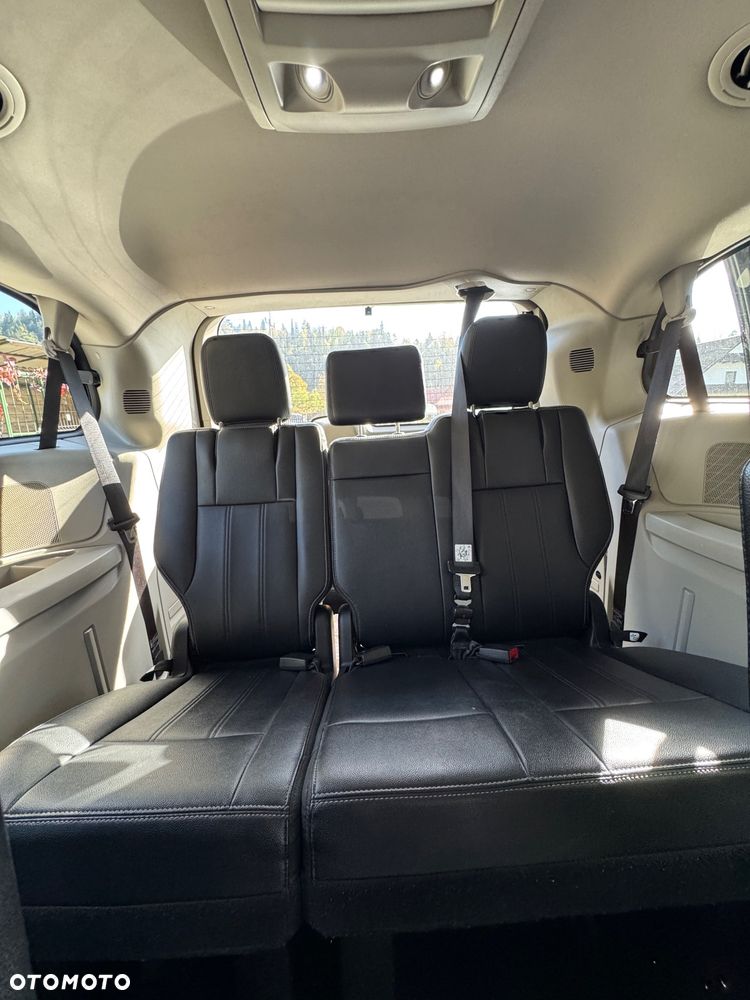 Chrysler Town & Country - 26
