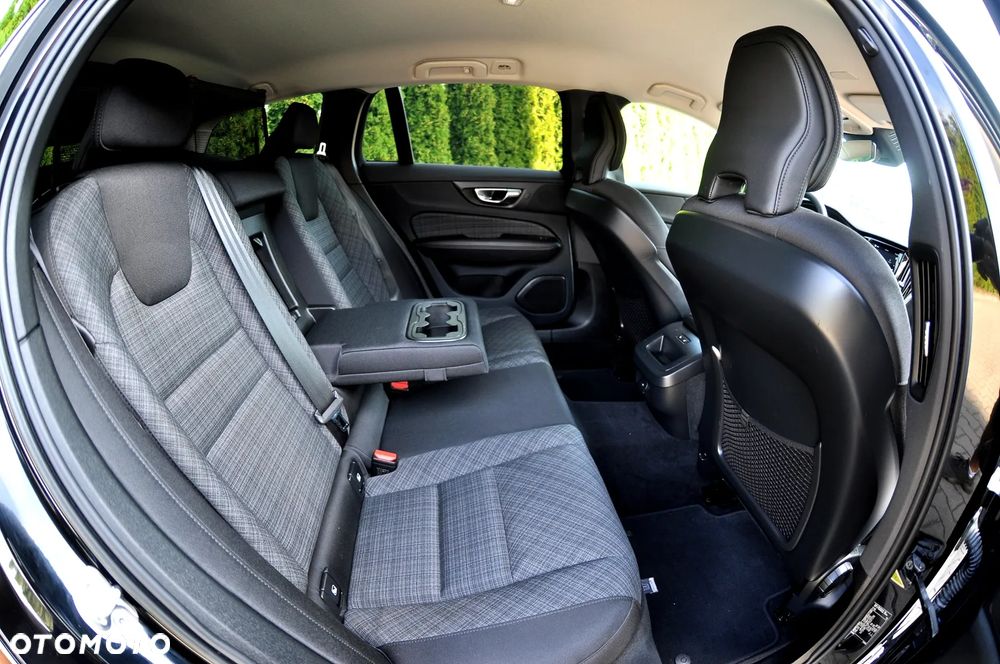 Volvo V60 B3 B DKG Momentum Pro - 21