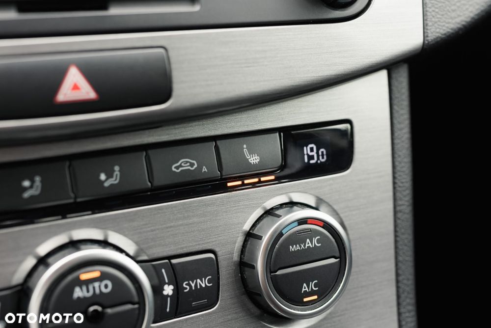 Volkswagen Passat - 21