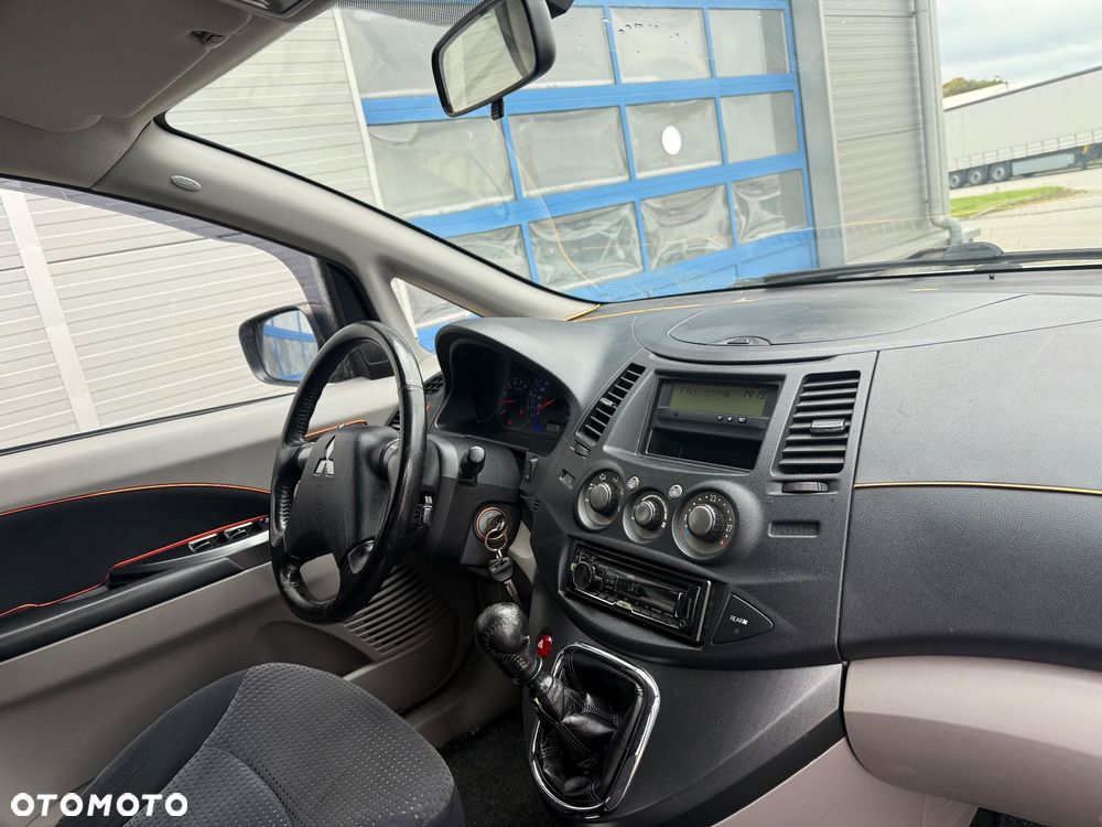 Mitsubishi Grandis 2.0 DI-D 6-Sitzer Intense - 6