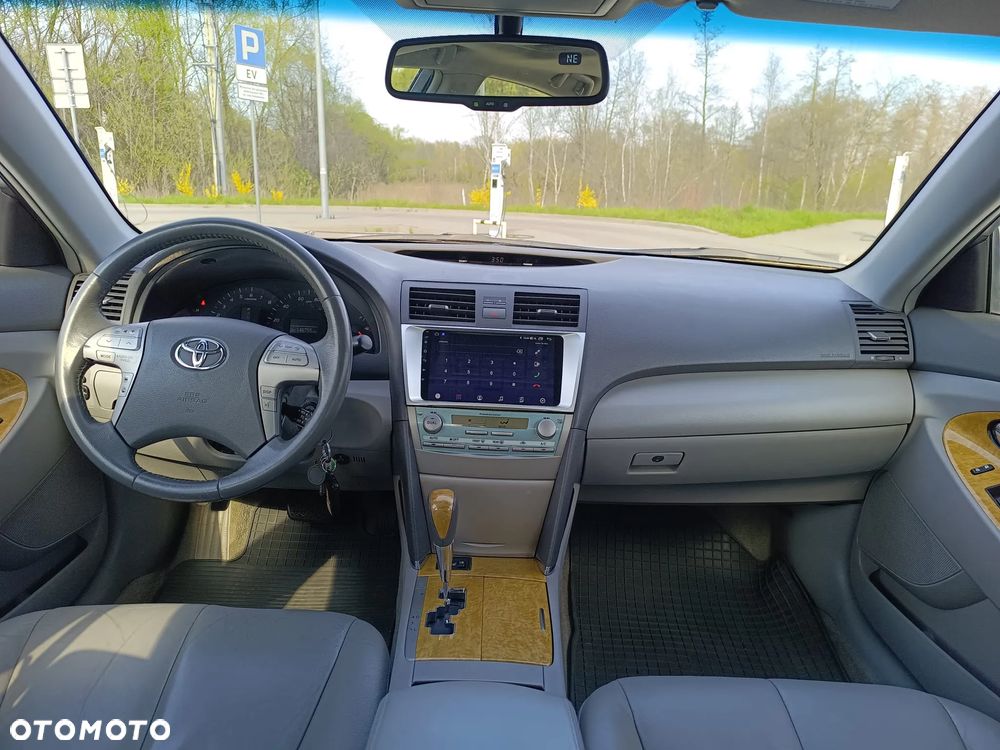 Toyota Camry - 12