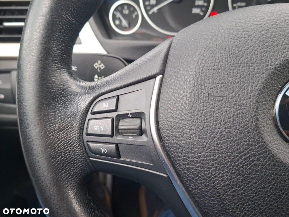 BMW Seria 3 318i - 22
