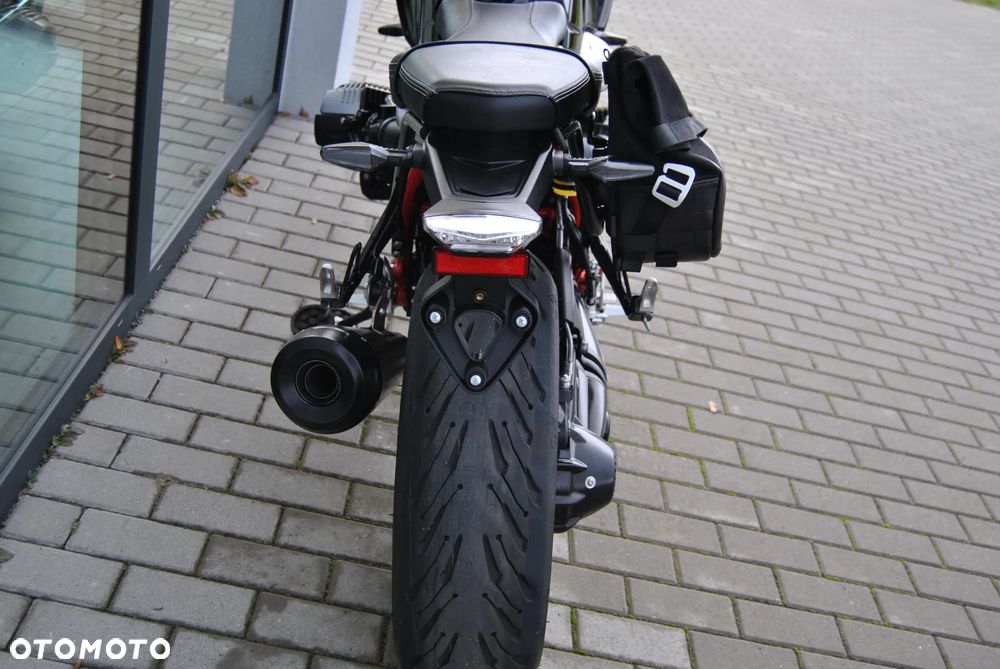 BMW R - 8