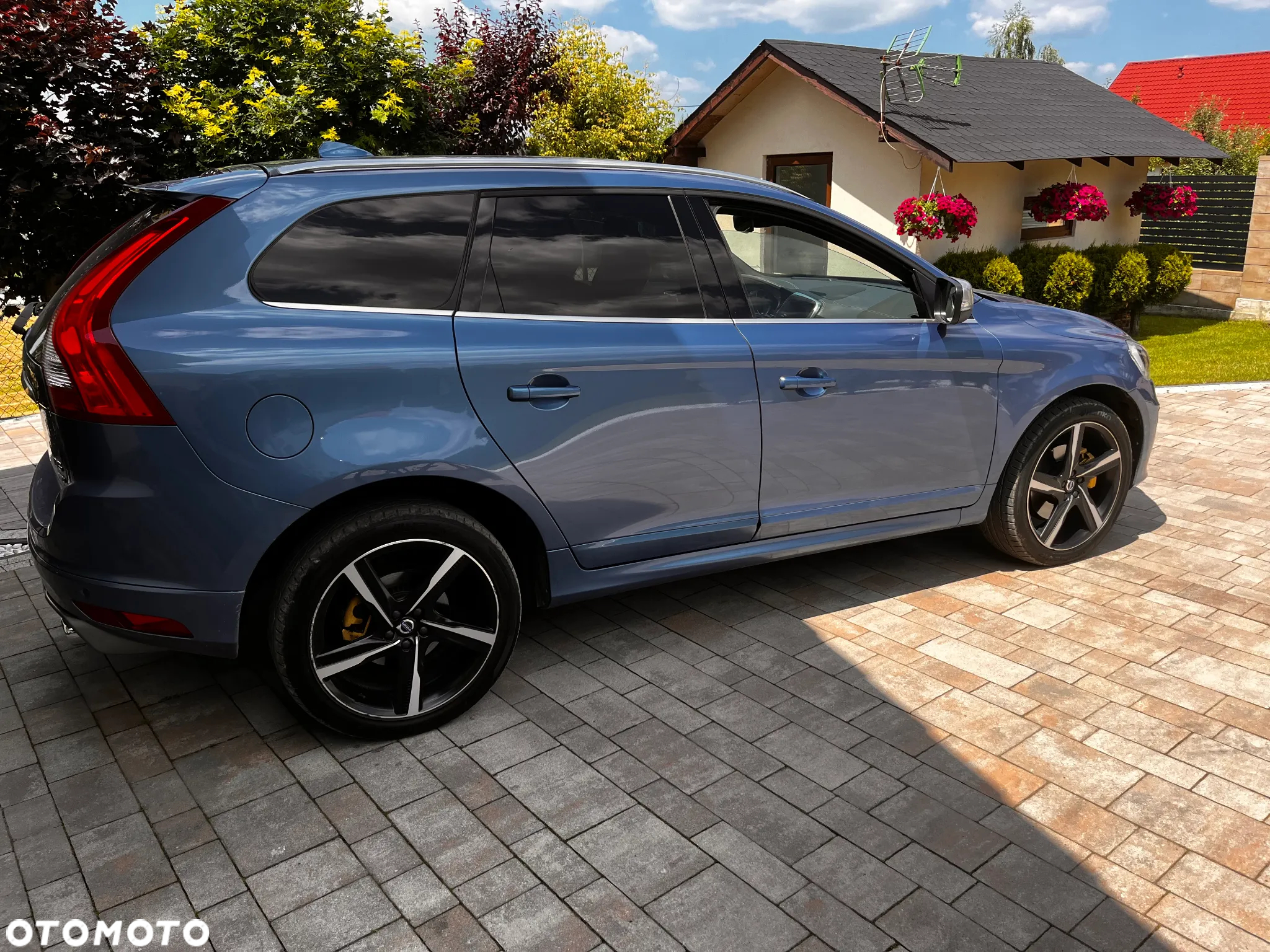 Volvo XC 60 D5 AWD R-Design Momentum - 2