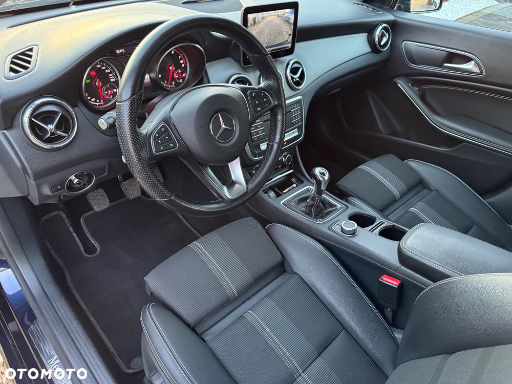 Mercedes-Benz CLA 200 AMG Line - 22