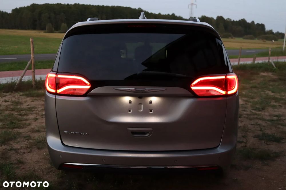 Chrysler Pacifica - 30