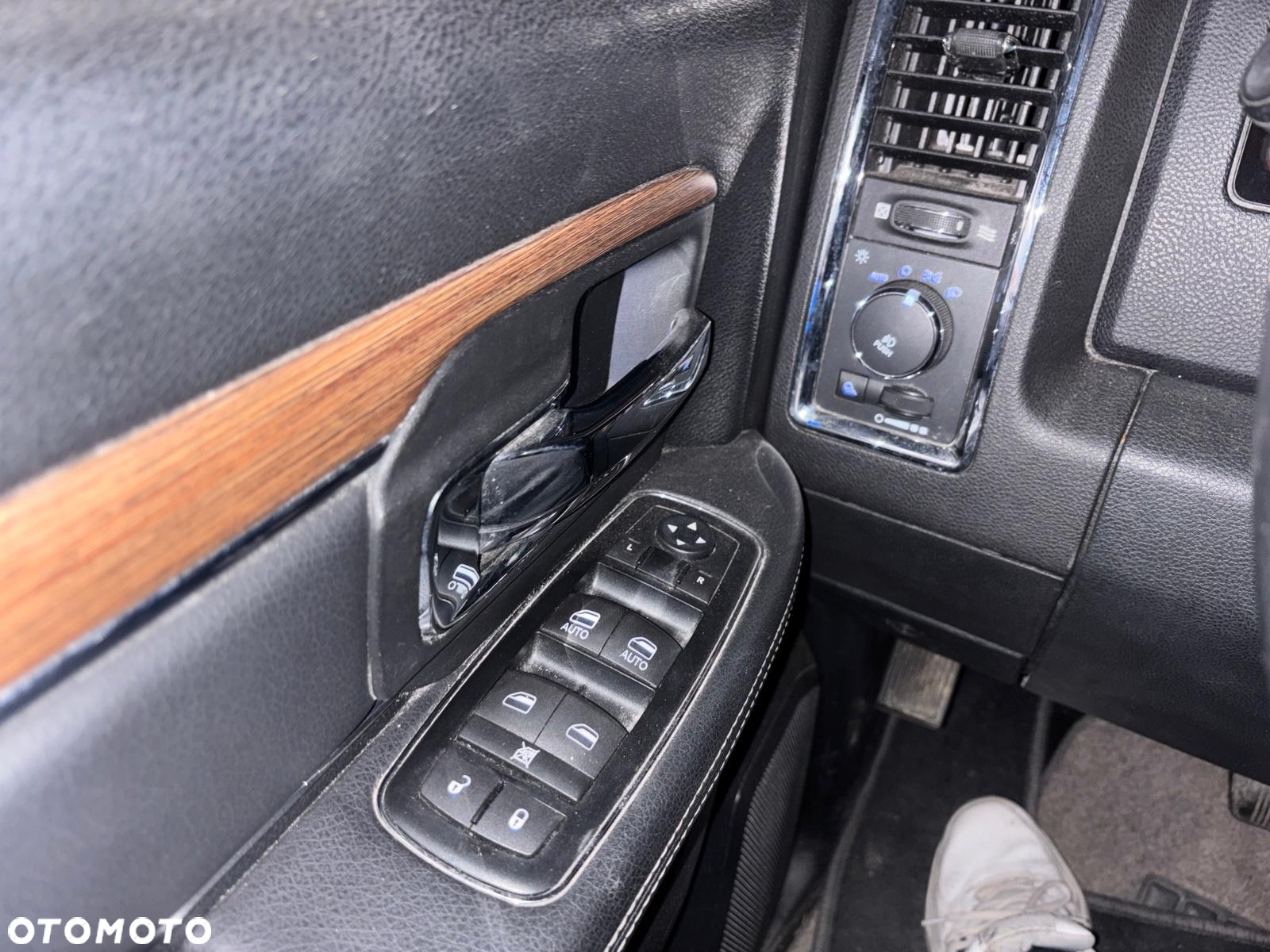 Dodge RAM 1500 5.7 4x4 - 38