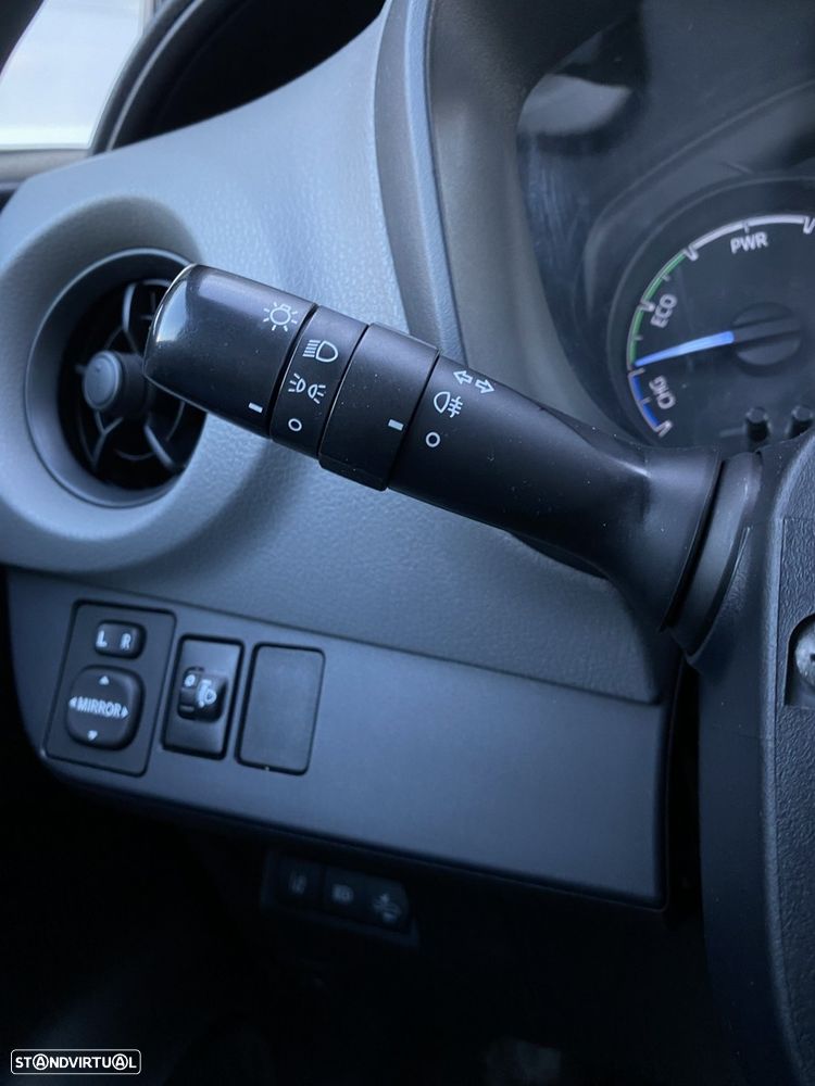 Toyota Yaris 1.5 HSD Active - 15