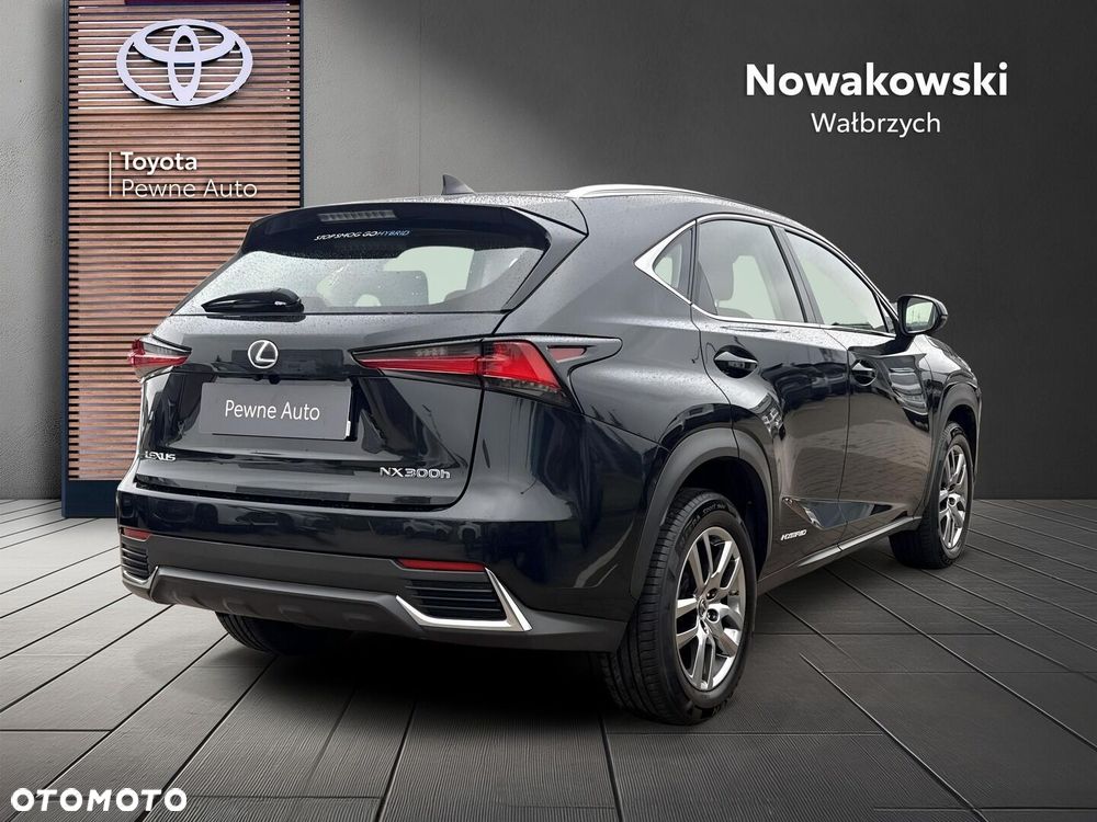 Lexus NX 300h Business Edition AWD - 4