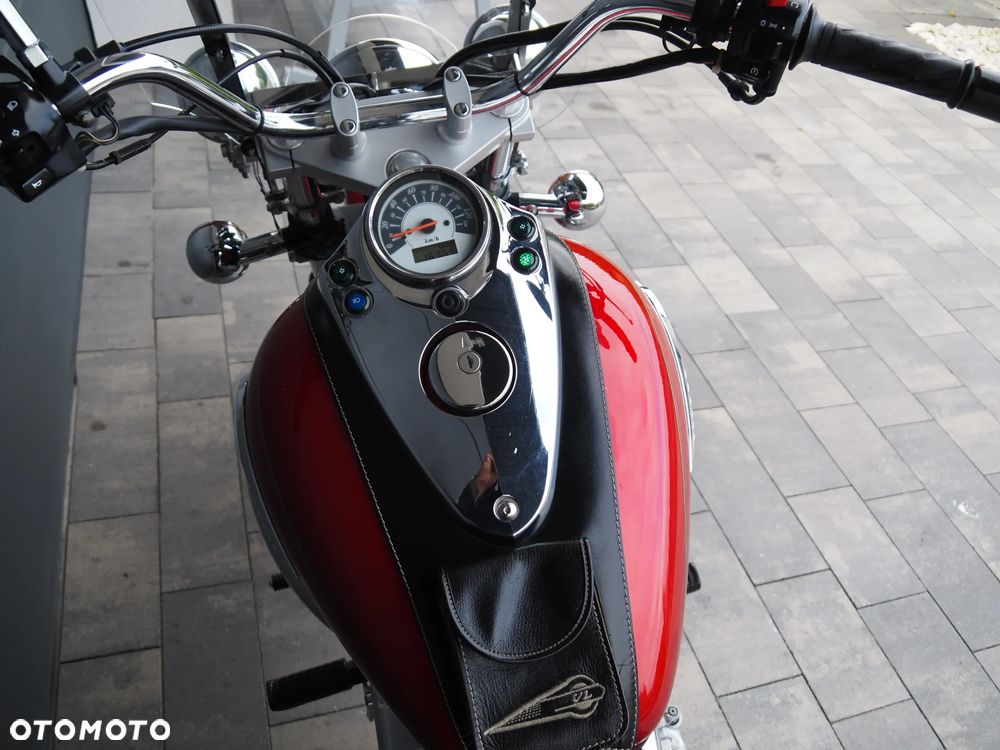 Suzuki Intruder - 8