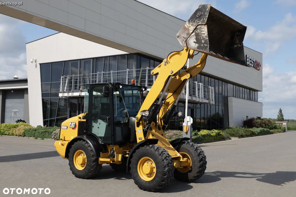 Caterpillar CAT 906M - 23