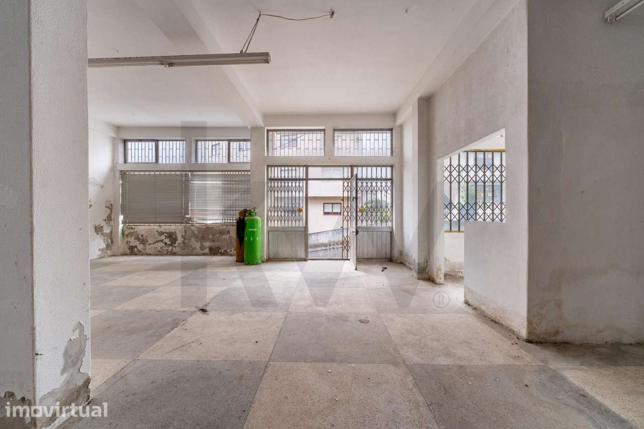 De Loja a T3 de Luxo: Espaço Único com 297m2 e Logradouro em Oliveira - Grande imagem: 3/33