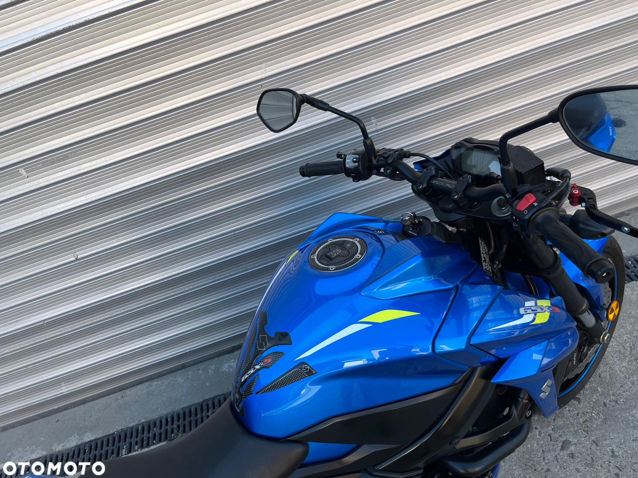 Suzuki GSX - 17