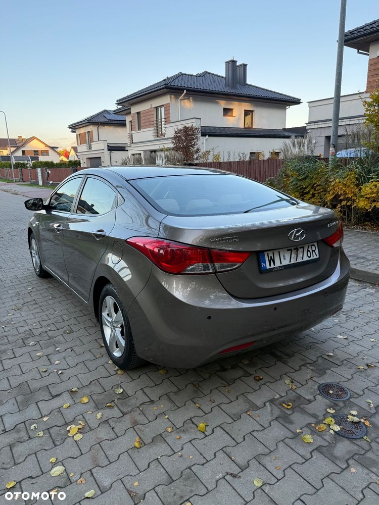 Hyundai Elantra 2011 photo 3