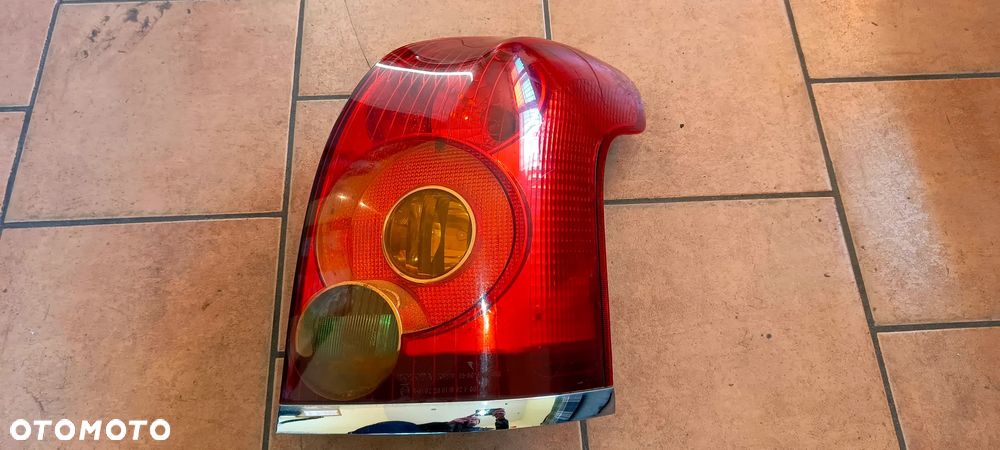 LAMPA PRAWY LEWY TYL TOYOTA AVENSIS T25 KOMBI - 6