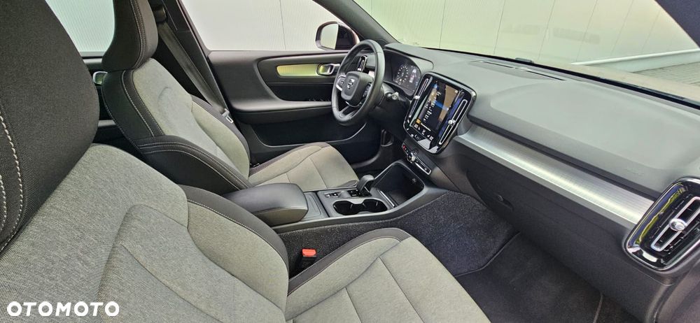 Volvo XC 40 T3 Momentum Pro - 21